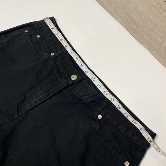 Liz Claiborne Black Capri Pant - Picture 8 of 11